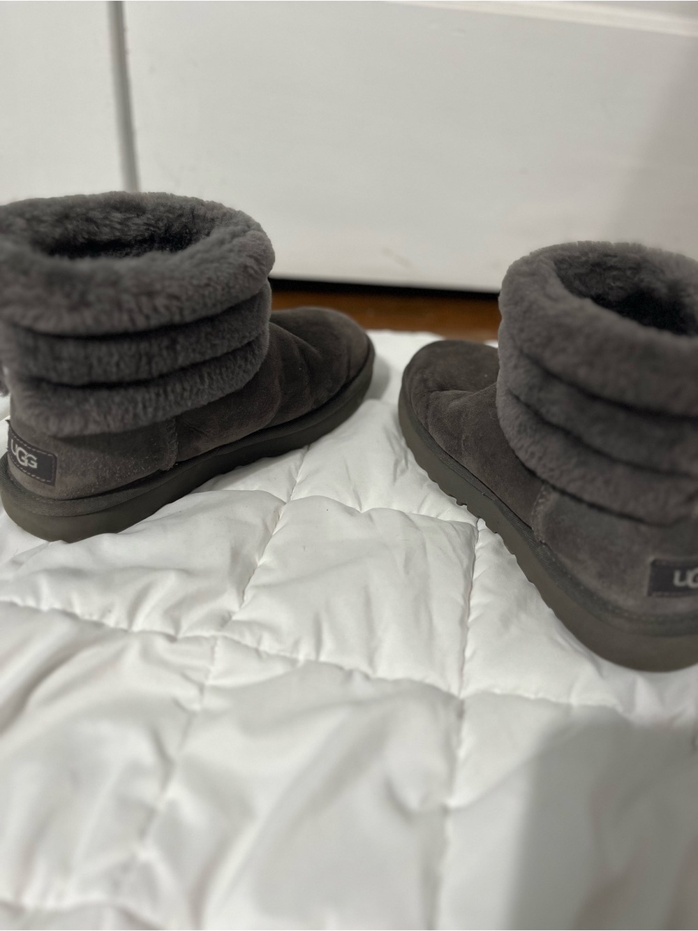 UGG Short Shearling Boots in Charcoal, great condition size 7 - Picture 9 of 9